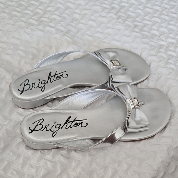 Brighton NELL Silver Sandals with Metallic Thong Strap And Bow Detail SUMMER - Picture 1 of 6